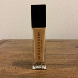Anastasia Beverly Hills luminous foundation 310C